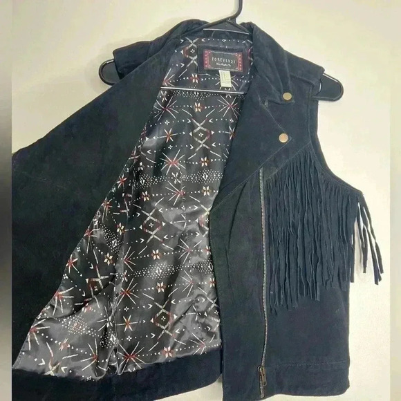 Forever 21 Suede Fringe Vest Size Medium - Picture 7 of 7